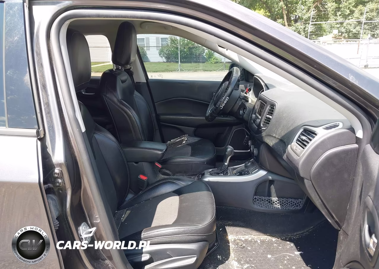 2018 Jeep Compass Latitude 4X4 VIN:3C4NJDBB7JT400618 - 5