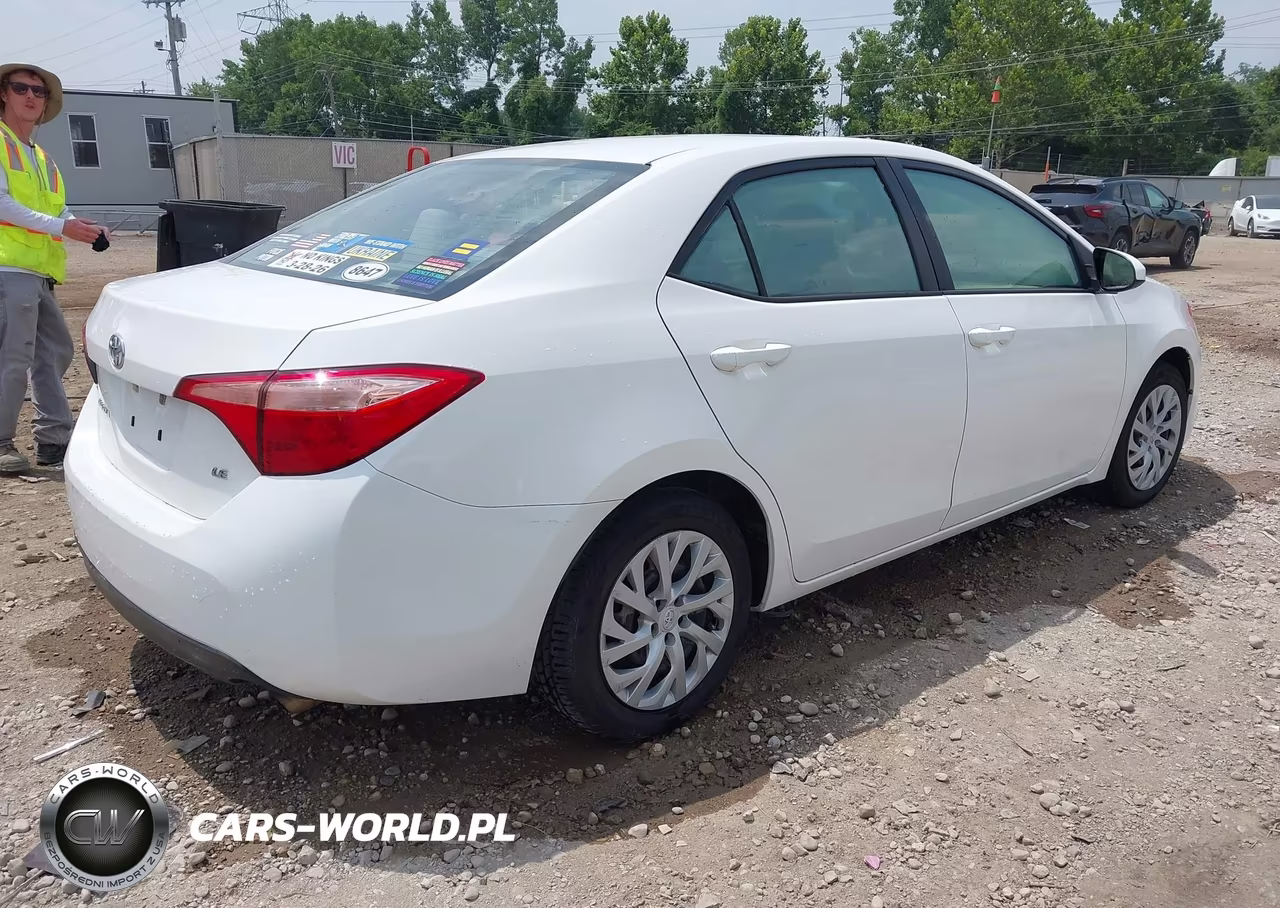 2019 Toyota Corolla Le VIN:5YFBURHE1KP946831 - 4