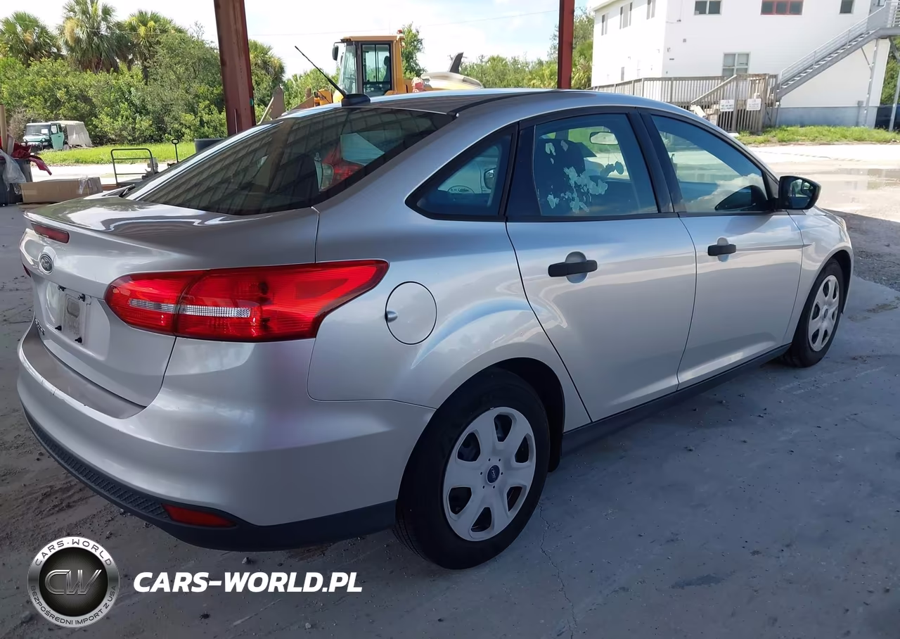 2018 Ford Focus S VIN:1FADP3E25JL208079 - 4