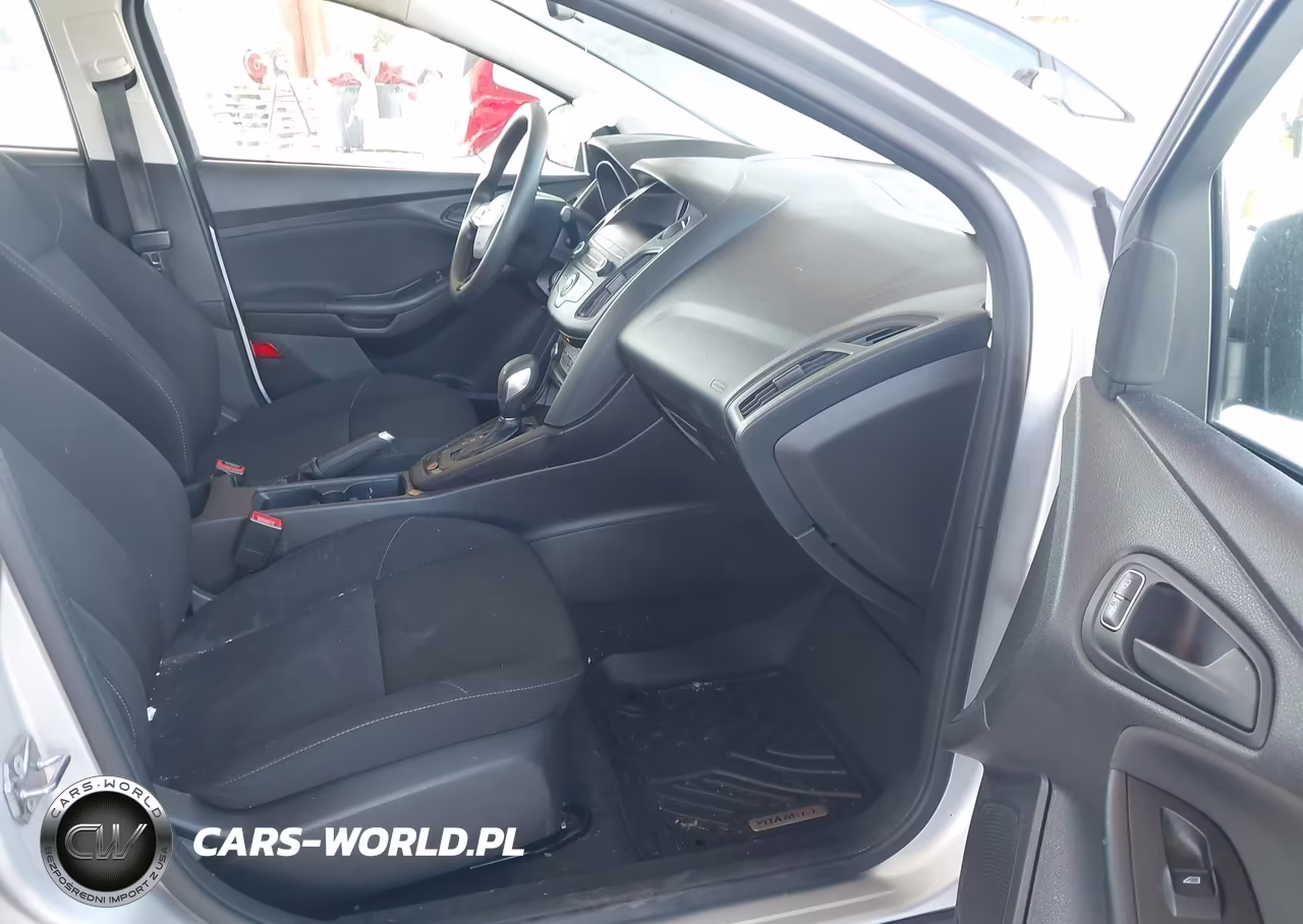 2018 Ford Focus S VIN:1FADP3E25JL208079 - 5