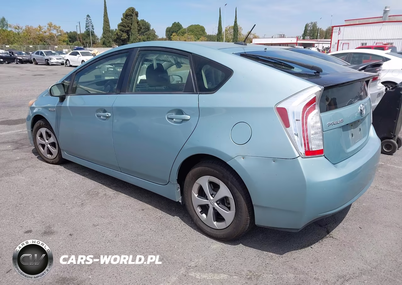 2013 Toyota Prius Three VIN:JTDKN3DU9D1682045 - 3