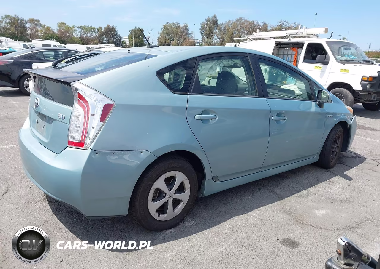 2013 Toyota Prius Three VIN:JTDKN3DU9D1682045 - 4