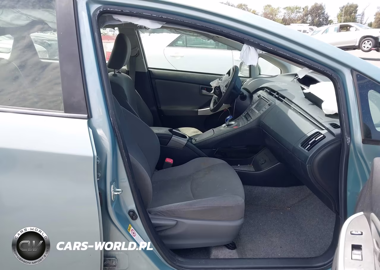 2013 Toyota Prius Three VIN:JTDKN3DU9D1682045 - 5