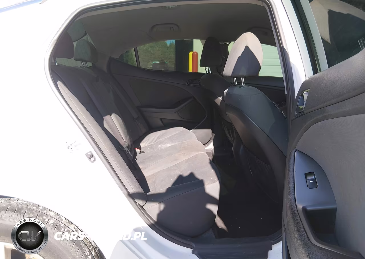 2015 Kia Optima Lx VIN:KNAGM4A74F5628660 - 8