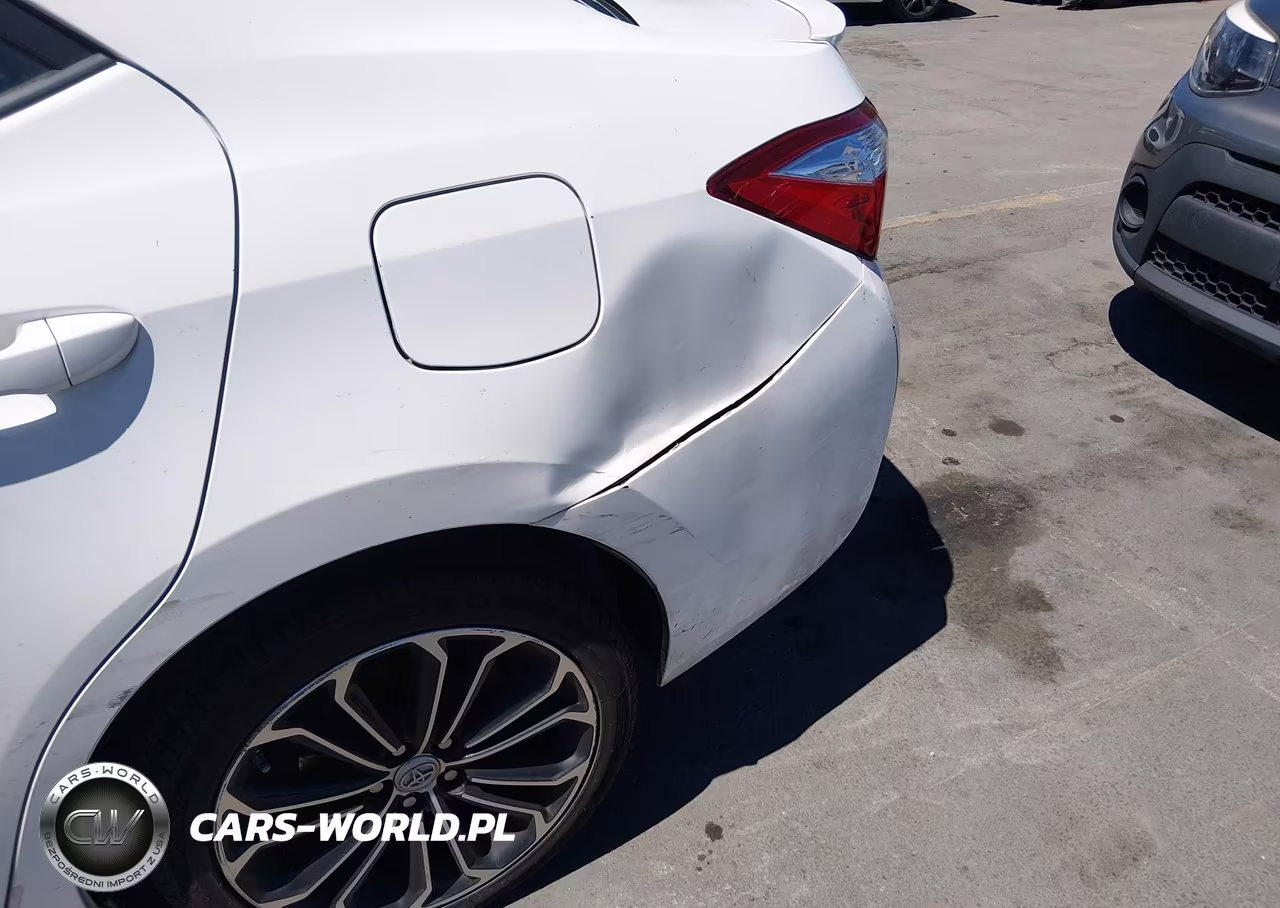 2015 Toyota Corolla S Plus VIN:5YFBURHE3FP364963 - 17