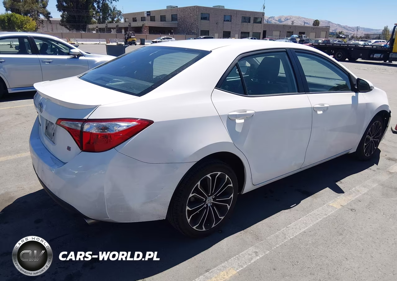 2015 Toyota Corolla S Plus VIN:5YFBURHE3FP364963 - 4