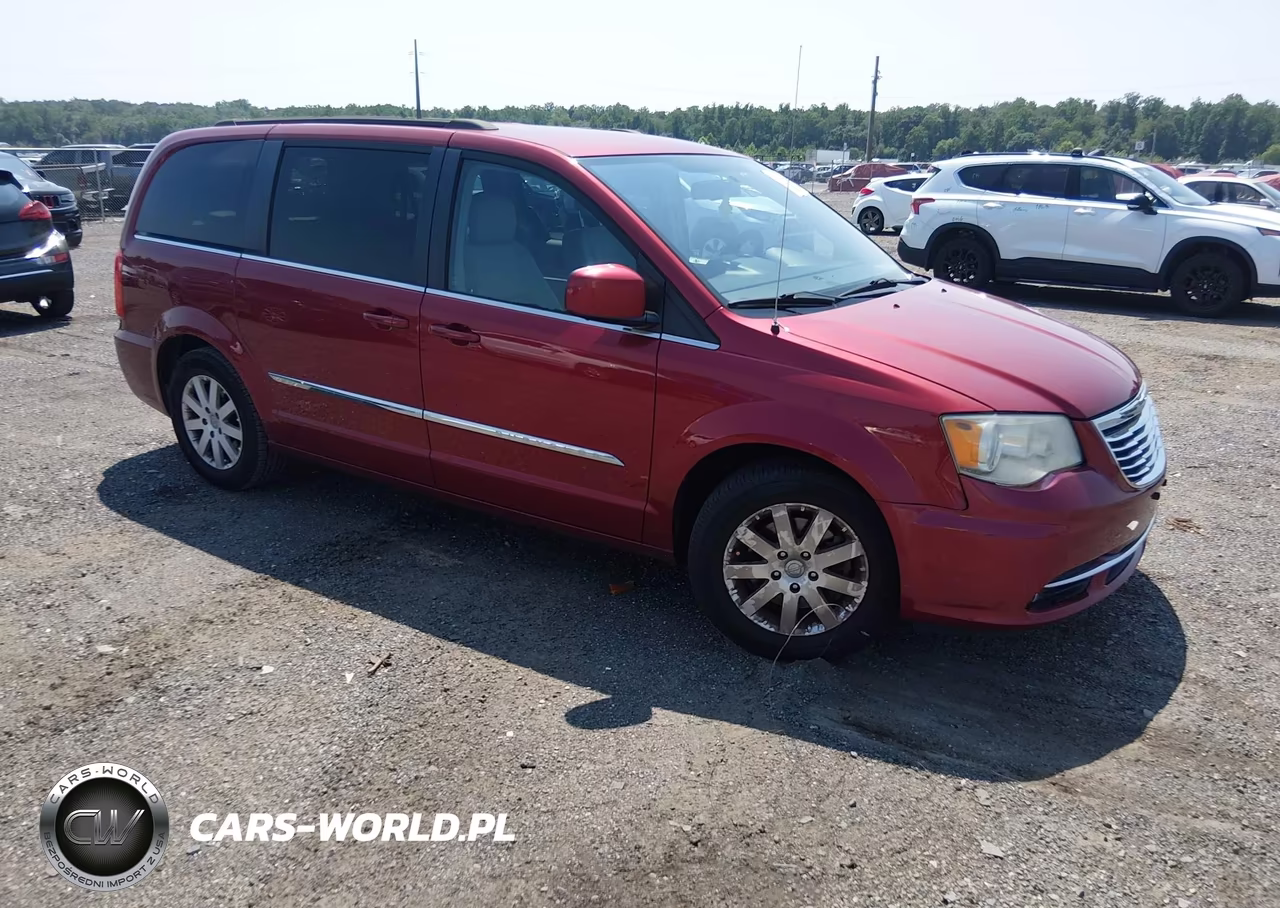 2014 Chrysler Town & Country Touring – zdjęcie 1 z 11