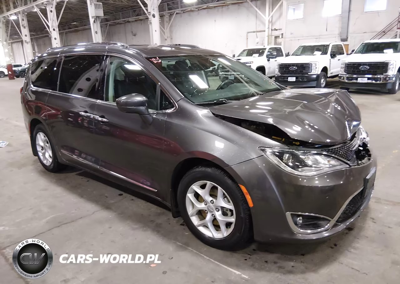 2018 Chrysler Pacifica Touring L Plus – zdjęcie 1 z 15