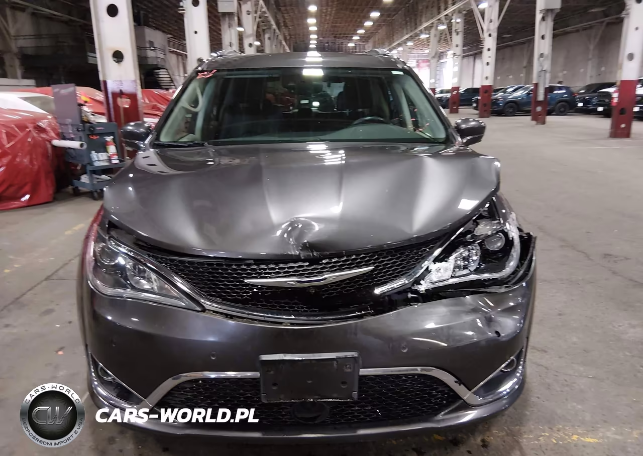 2018 Chrysler Pacifica Touring L Plus VIN:2C4RC1EG4JR121924 - 11