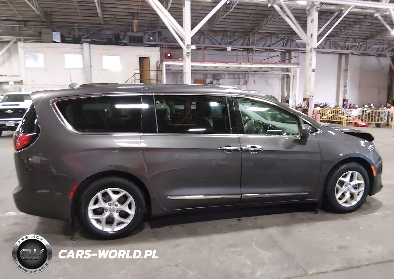 2018 Chrysler Pacifica Touring L Plus VIN:2C4RC1EG4JR121924 - 12