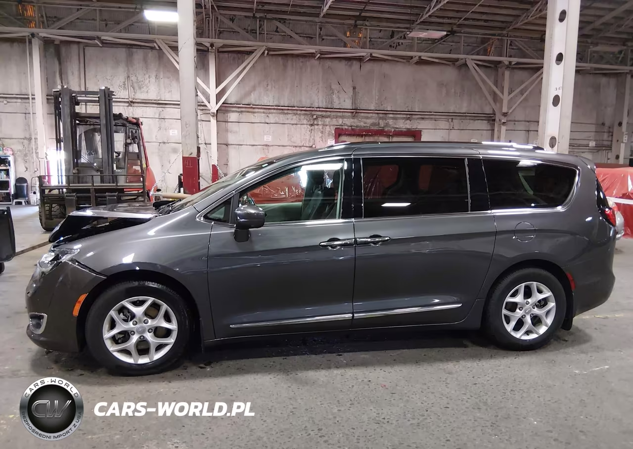 2018 Chrysler Pacifica Touring L Plus VIN:2C4RC1EG4JR121924 - 13