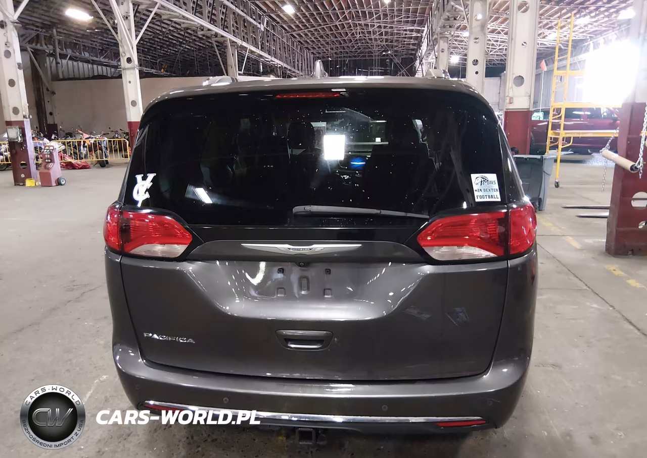 2018 Chrysler Pacifica Touring L Plus VIN:2C4RC1EG4JR121924 - 15