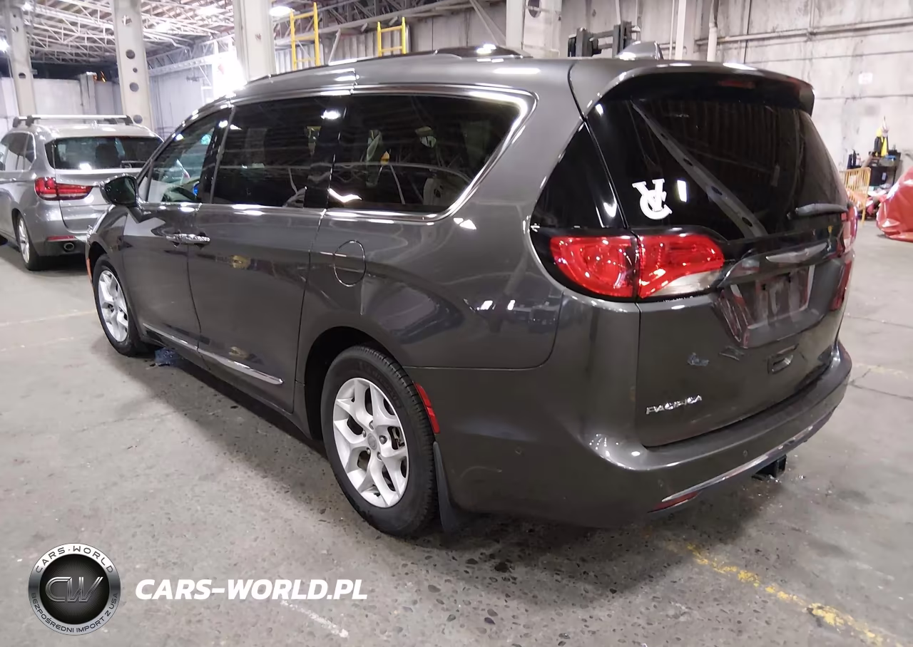 2018 Chrysler Pacifica Touring L Plus VIN:2C4RC1EG4JR121924 - 3