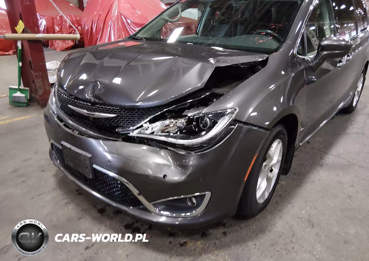 2018 Chrysler Pacifica Touring L Plus VIN:2C4RC1EG4JR121924 - 6