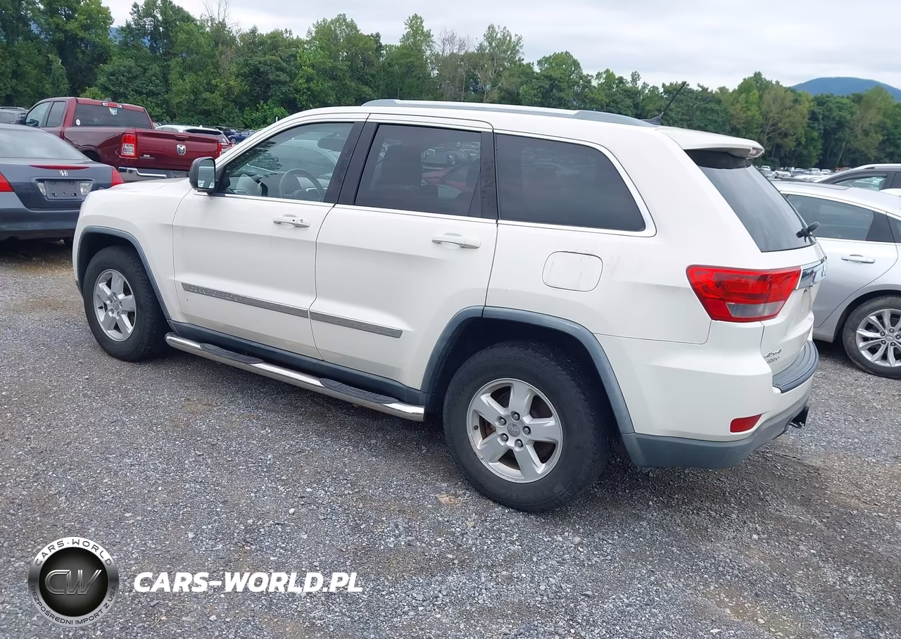 2012 Jeep Grand Cherokee Laredo VIN:1C4RJFAGXCC155743 - 3