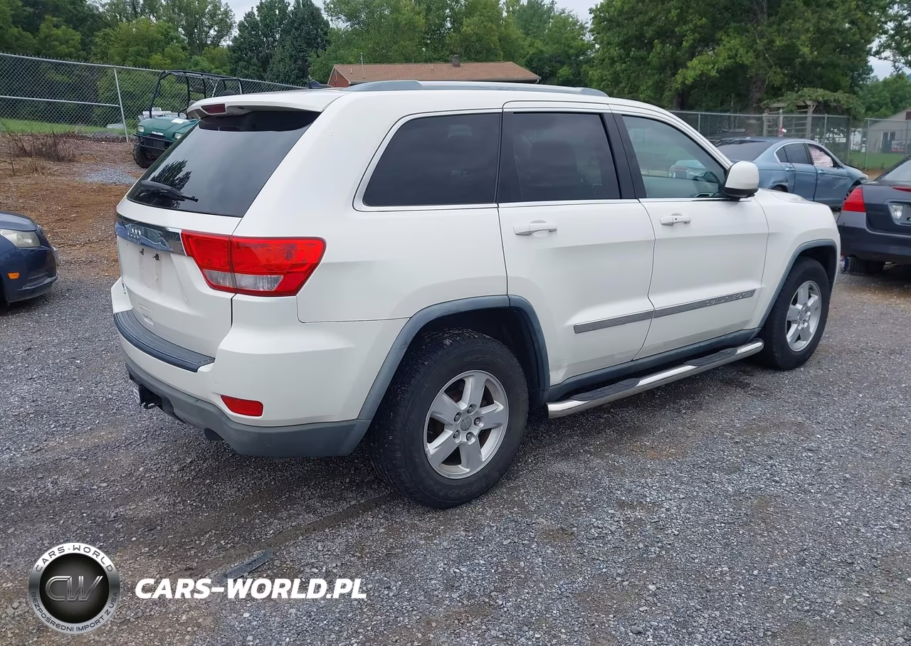 2012 Jeep Grand Cherokee Laredo VIN:1C4RJFAGXCC155743 - 4