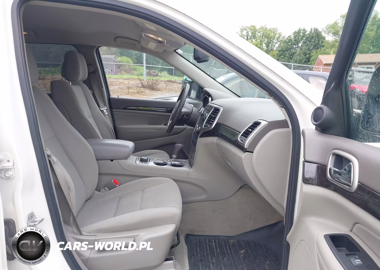 2012 Jeep Grand Cherokee Laredo VIN:1C4RJFAGXCC155743 - 5