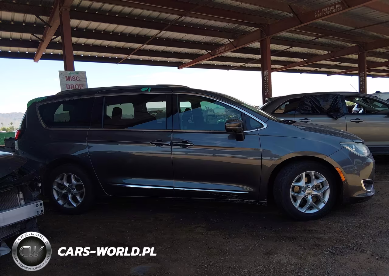 2020 Chrysler Pacifica Touring L VIN:2C4RC1BG9LR190521 - 13