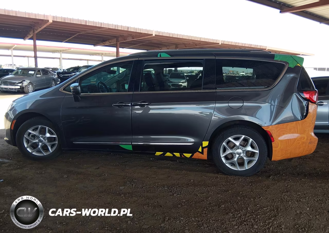 2020 Chrysler Pacifica Touring L VIN:2C4RC1BG9LR190521 - 14
