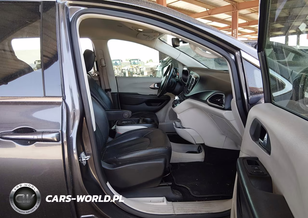 2020 Chrysler Pacifica Touring L VIN:2C4RC1BG9LR190521 - 5