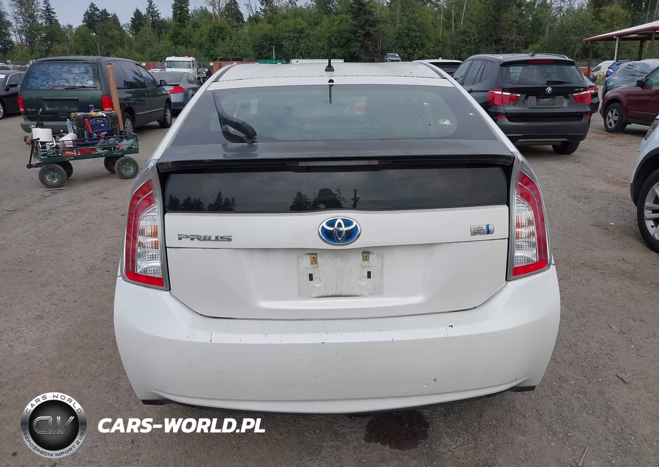 2014 Toyota Prius Two VIN:JTDKN3DU7E1739585 - 16