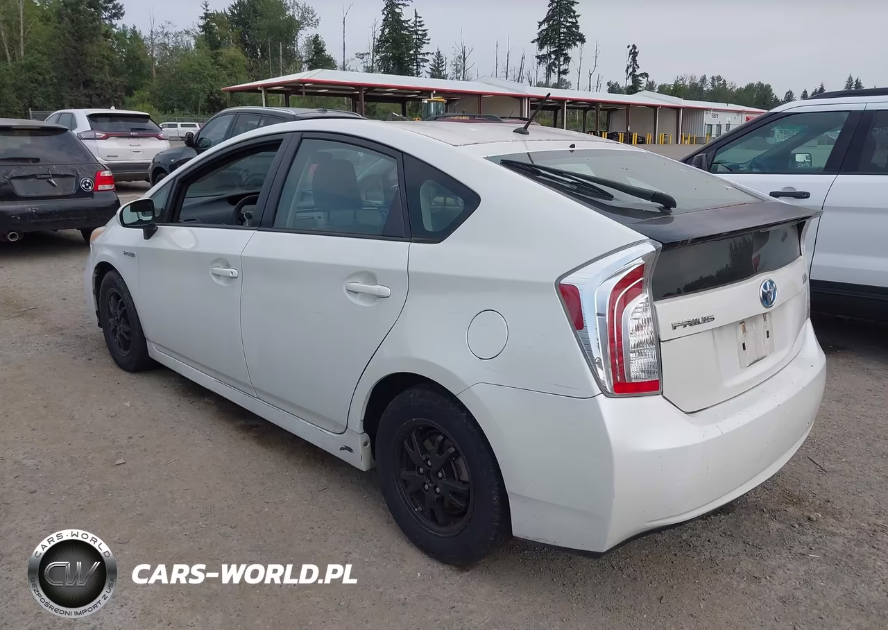 2014 Toyota Prius Two VIN:JTDKN3DU7E1739585 - 3