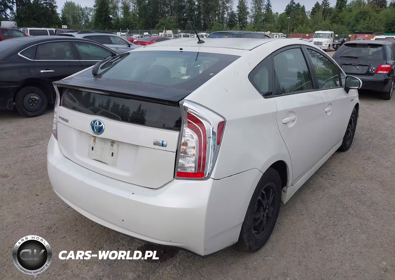 2014 Toyota Prius Two VIN:JTDKN3DU7E1739585 - 4
