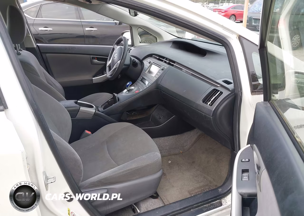 2014 Toyota Prius Two VIN:JTDKN3DU7E1739585 - 5