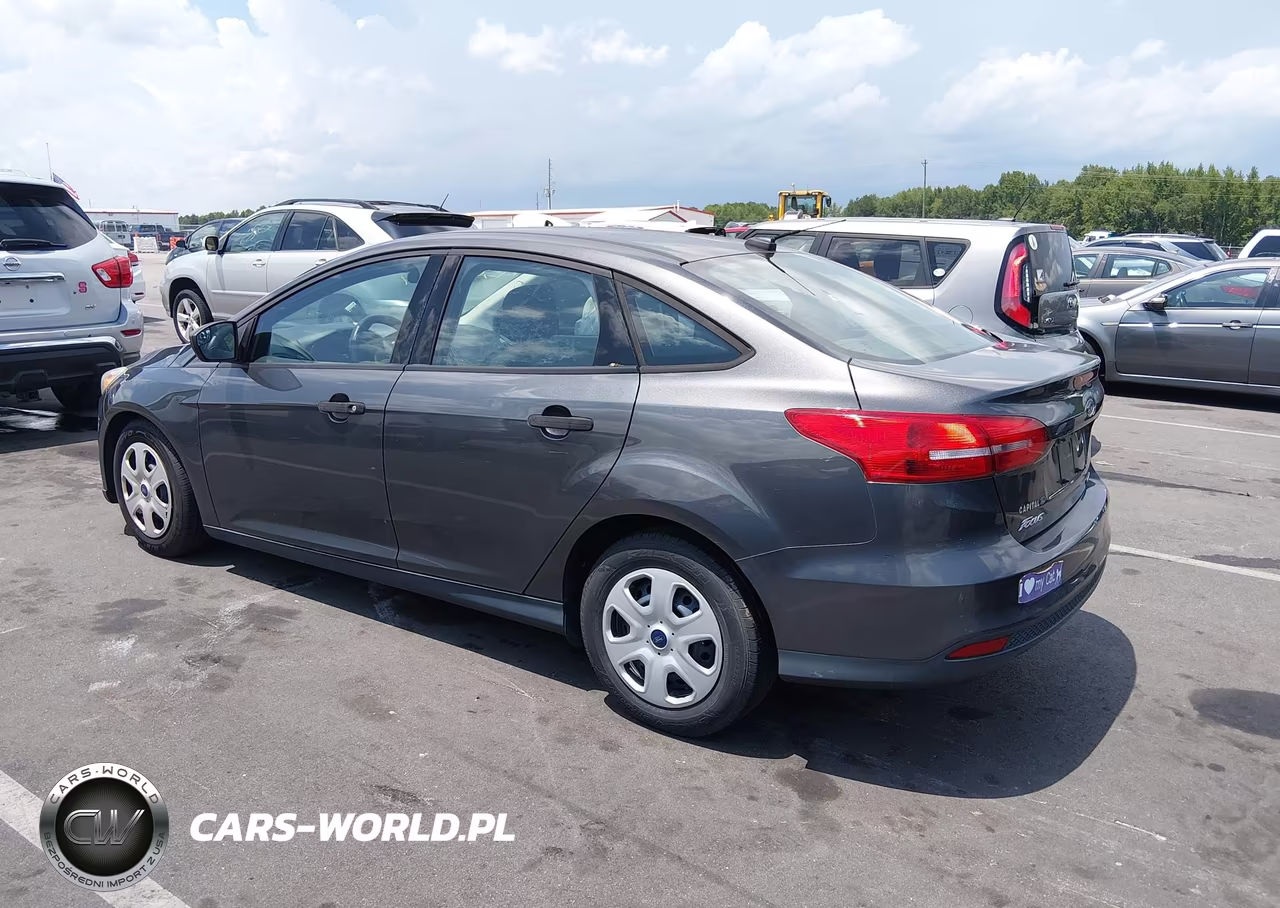 2016 Ford Focus S VIN:1FADP3E26GL241049 - 3