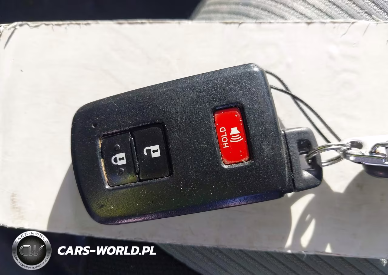 2013 Toyota Prius C Three VIN:JTDKDTB3XD1045646 - 11