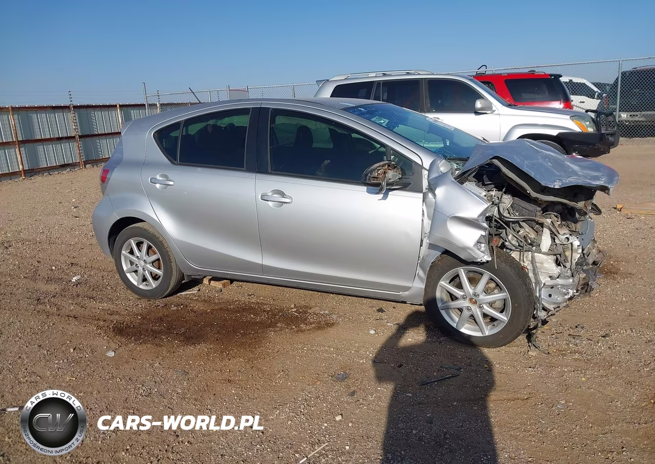 2013 Toyota Prius C Three VIN:JTDKDTB3XD1045646 - 14