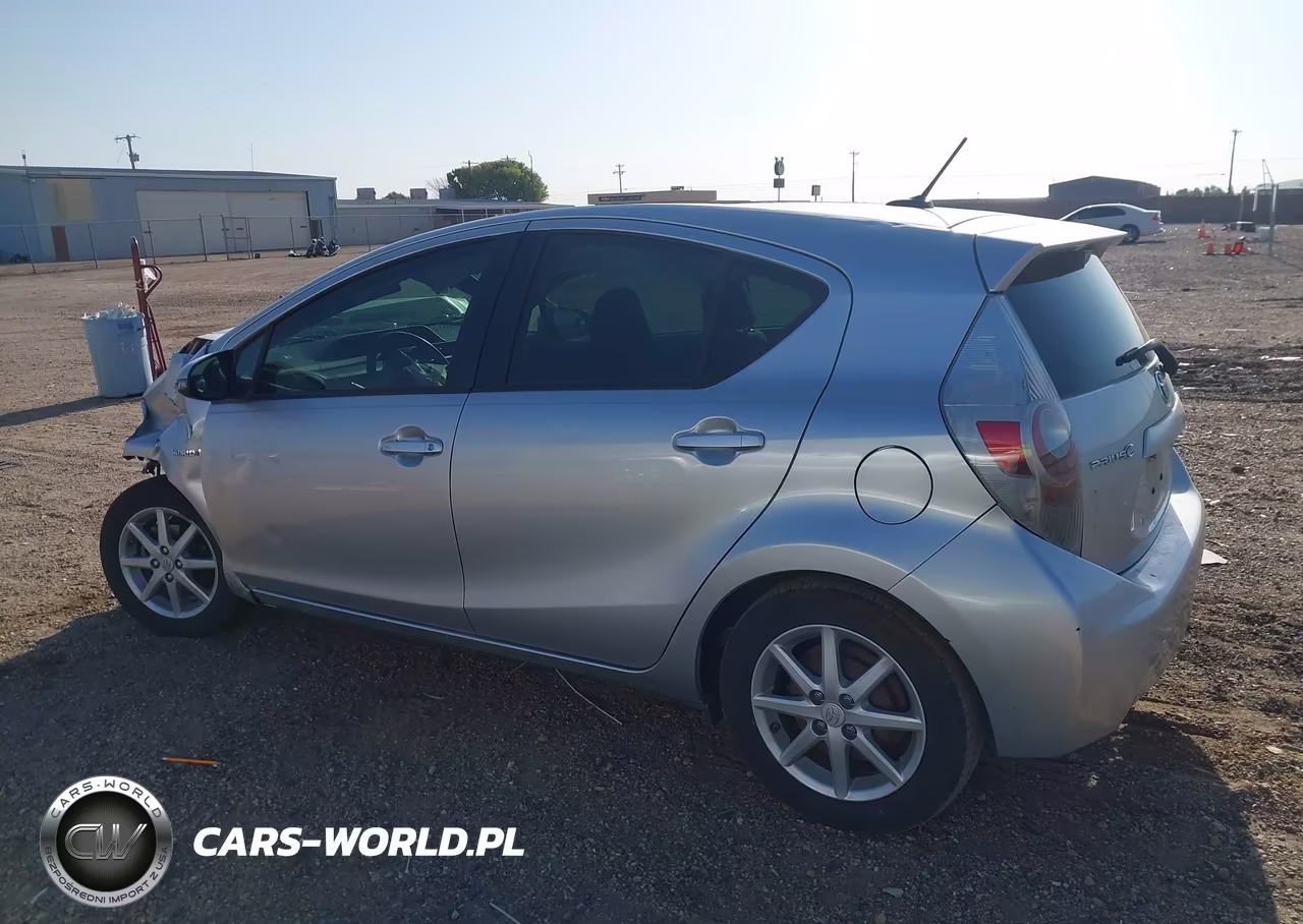 2013 Toyota Prius C Three VIN:JTDKDTB3XD1045646 - 15