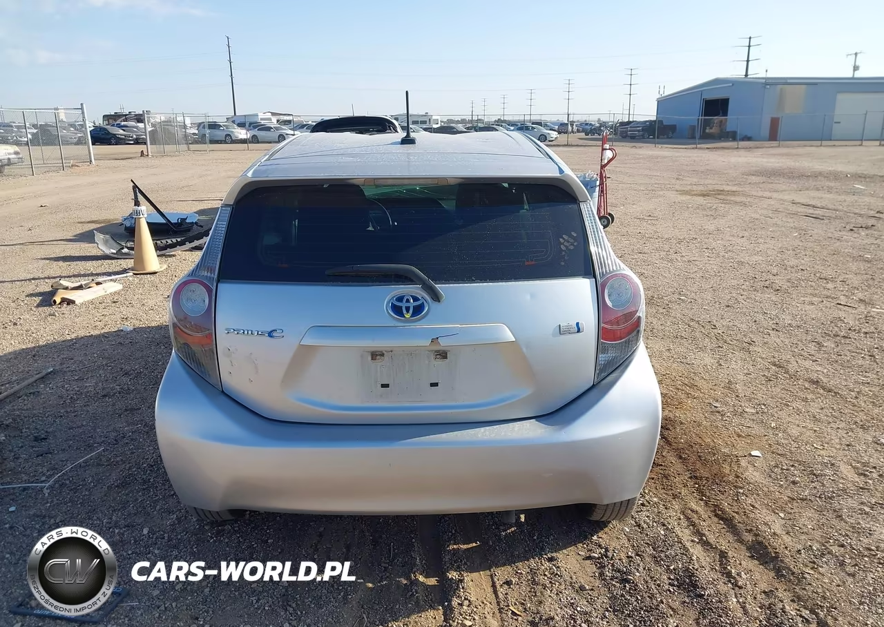 2013 Toyota Prius C Three VIN:JTDKDTB3XD1045646 - 17