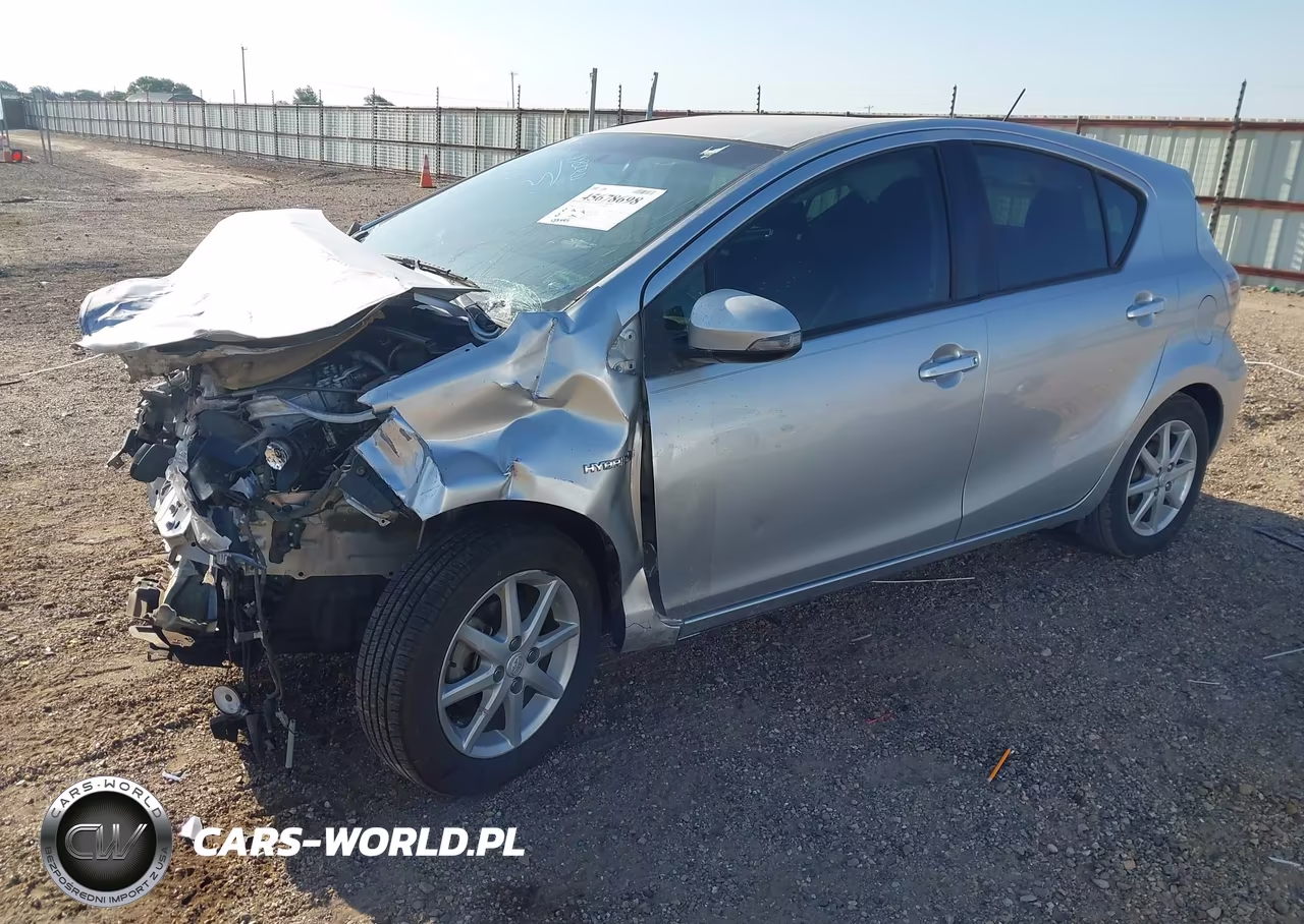 2013 Toyota Prius C Three VIN:JTDKDTB3XD1045646 - 2
