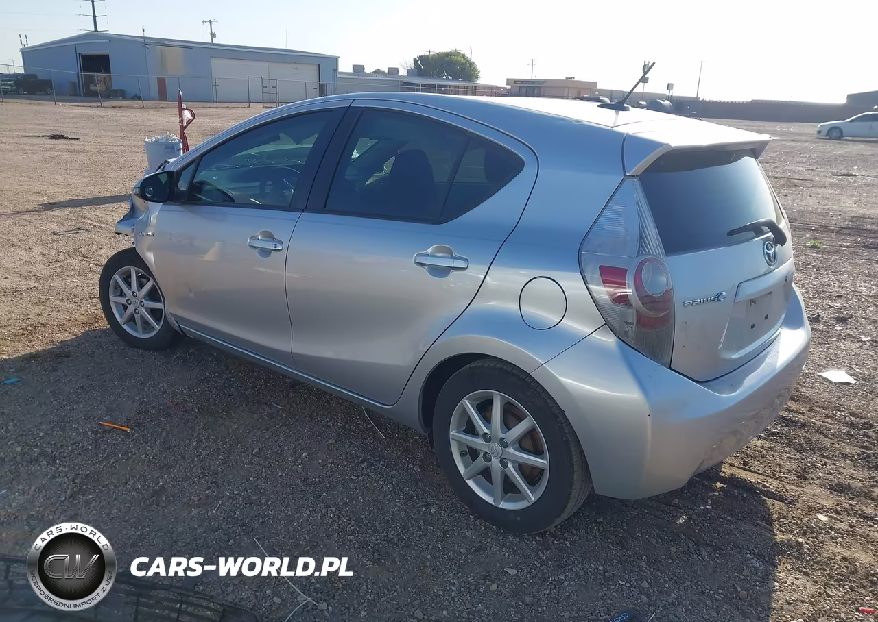 2013 Toyota Prius C Three VIN:JTDKDTB3XD1045646 - 3