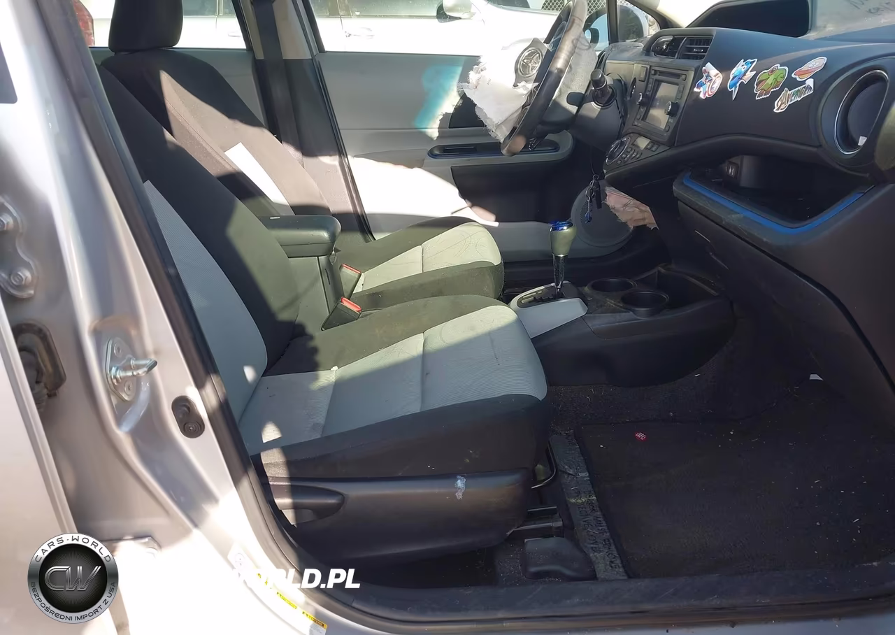 2013 Toyota Prius C Three VIN:JTDKDTB3XD1045646 - 5