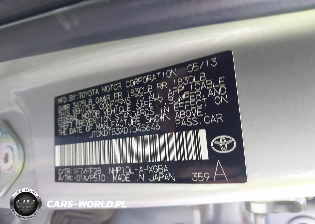 2013 Toyota Prius C Three VIN:JTDKDTB3XD1045646 - 9