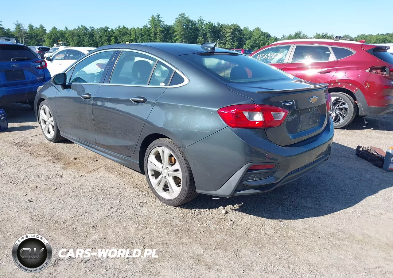 2018 Chevrolet Cruze Premier Auto VIN:1G1BF5SM3J7102768 - 3