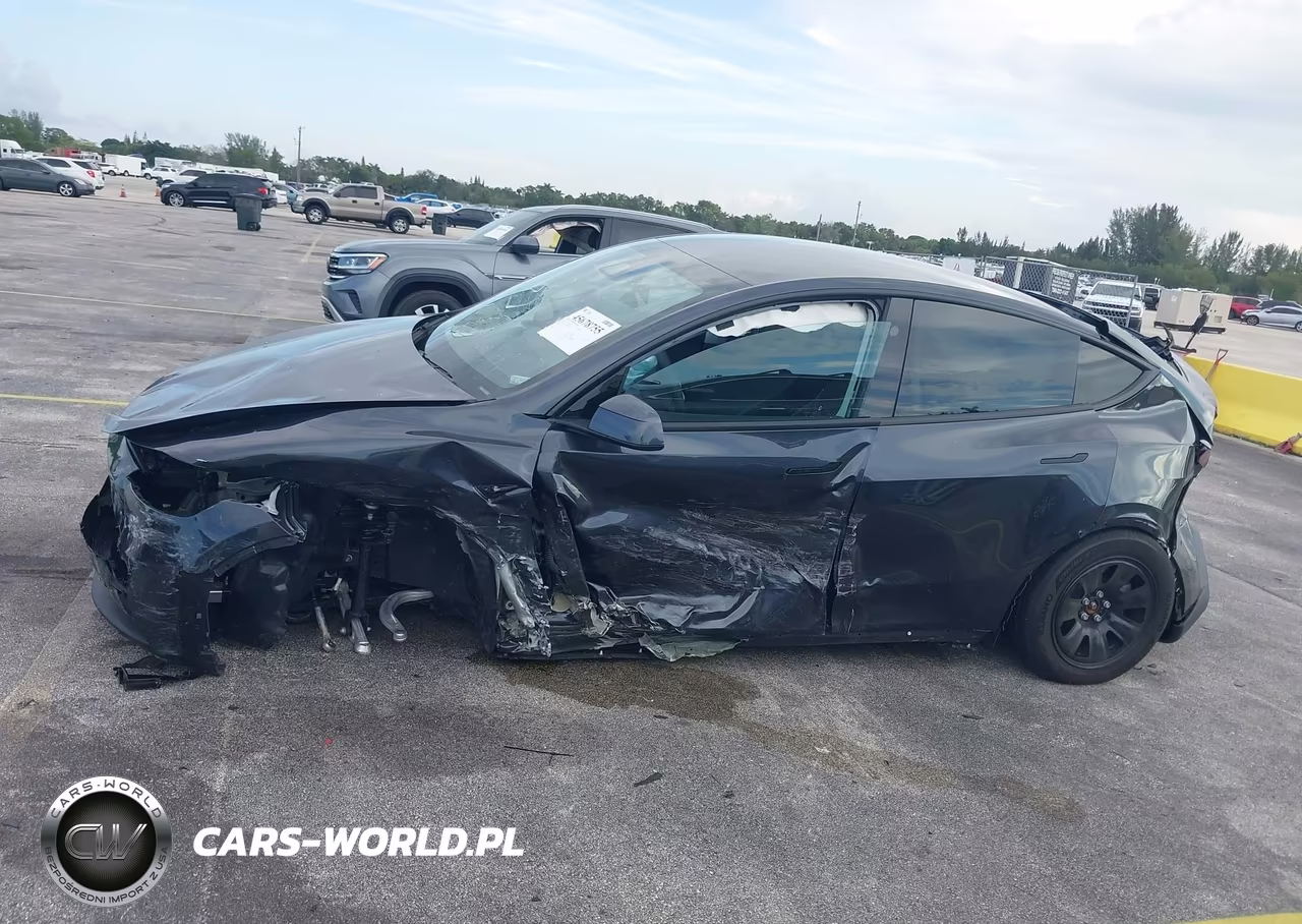2026 Tesla Model Y Premium Rear-Wheel Drive-Rear-Wheel Drive VIN:7SAYGDED3TA601295 - 13