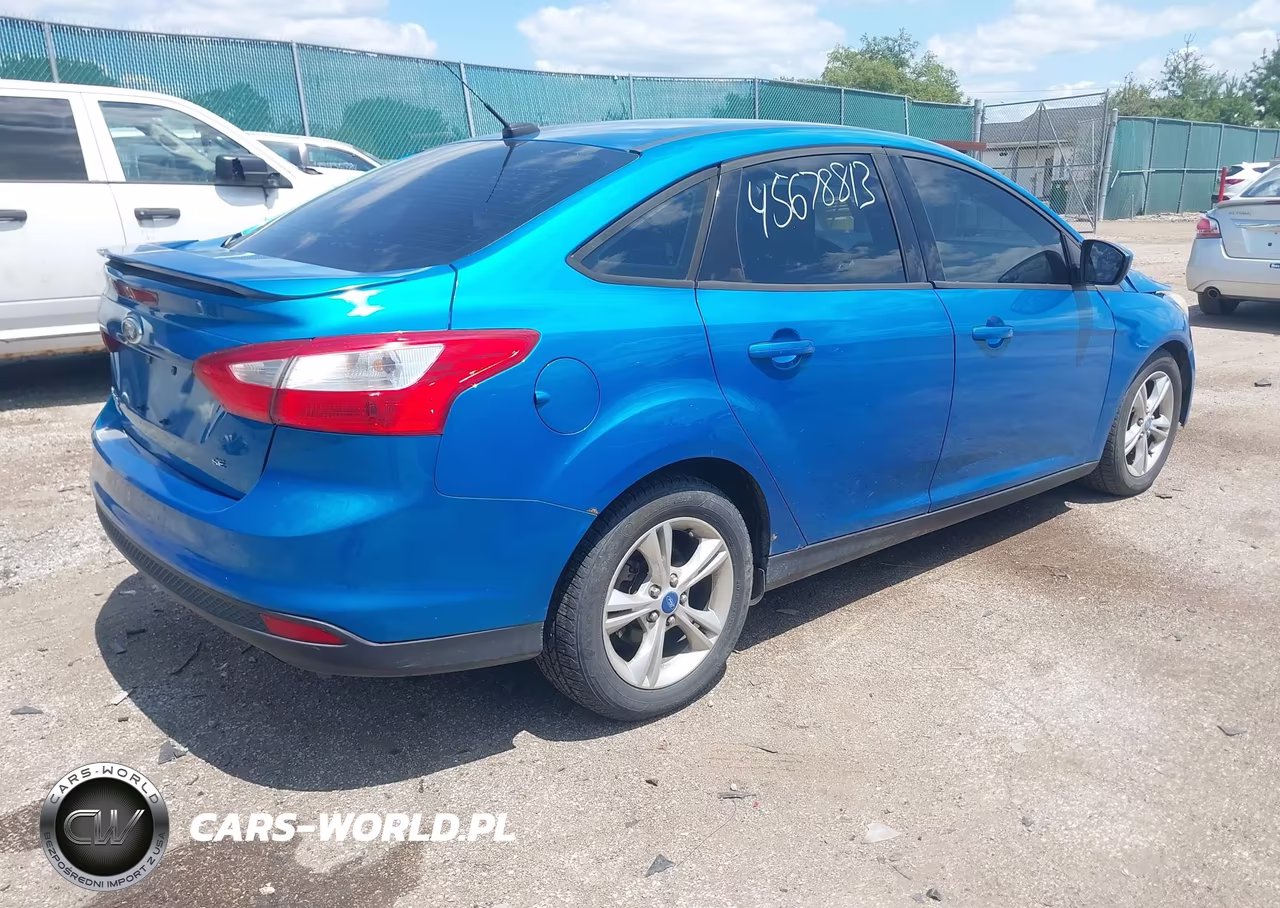 2012 Ford Focus Se VIN:1FAHP3F22CL261504 - 4