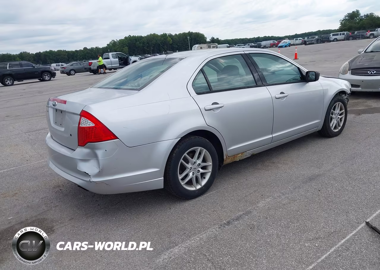 2012 Ford Fusion S VIN:3FAHP0GA2CR119059 - 4