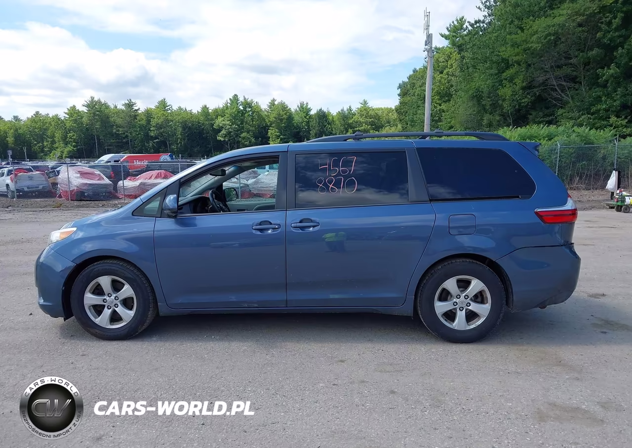 2015 Toyota Sienna Le 8 Passenger VIN:5TDKK3DC1FS540990 - 14