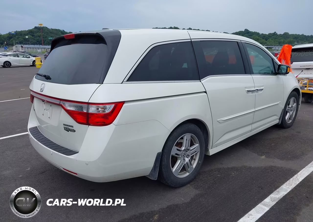 2013 Honda Odyssey Touring-Touring Elite VIN:5FNRL5H94DB082854 - 4