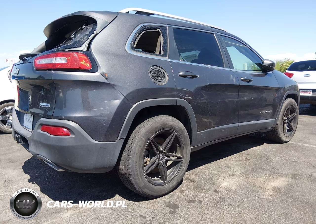 2016 Jeep Cherokee Latitude VIN:1C4PJMCS3GW263316 - 4