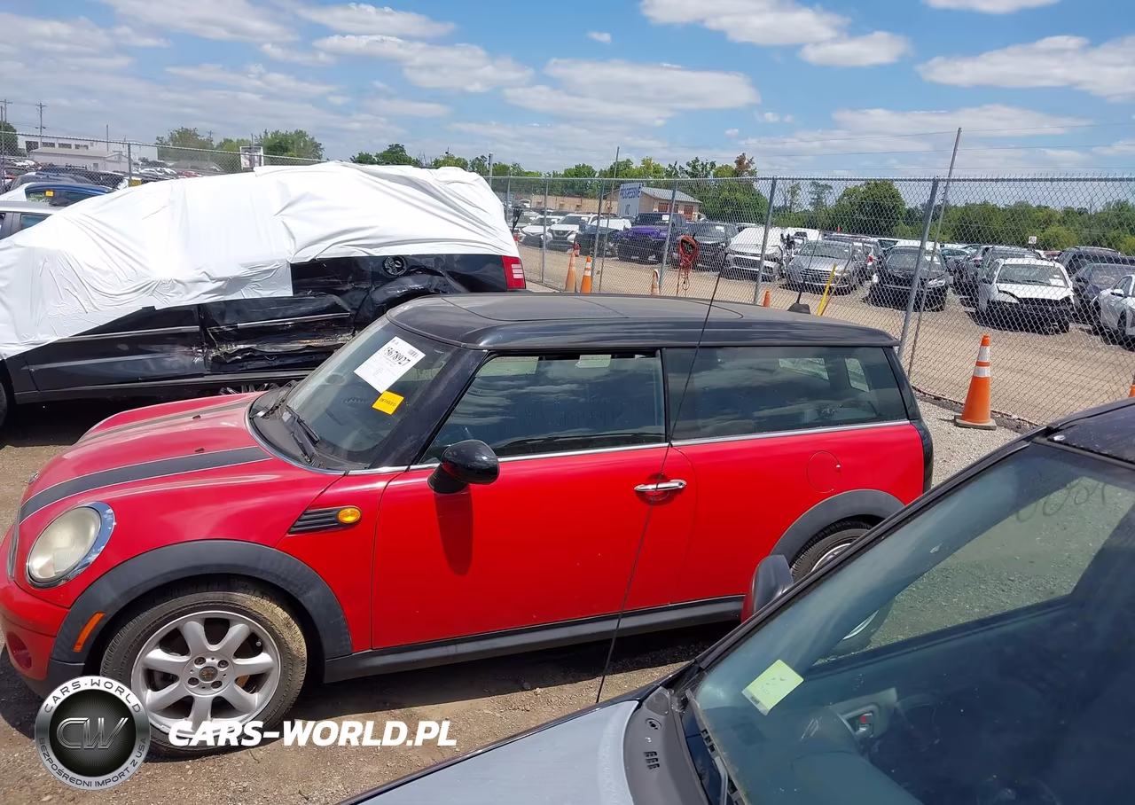2010 Mini Cooper Clubman VIN:WMWML3C56ATX51649 - 14