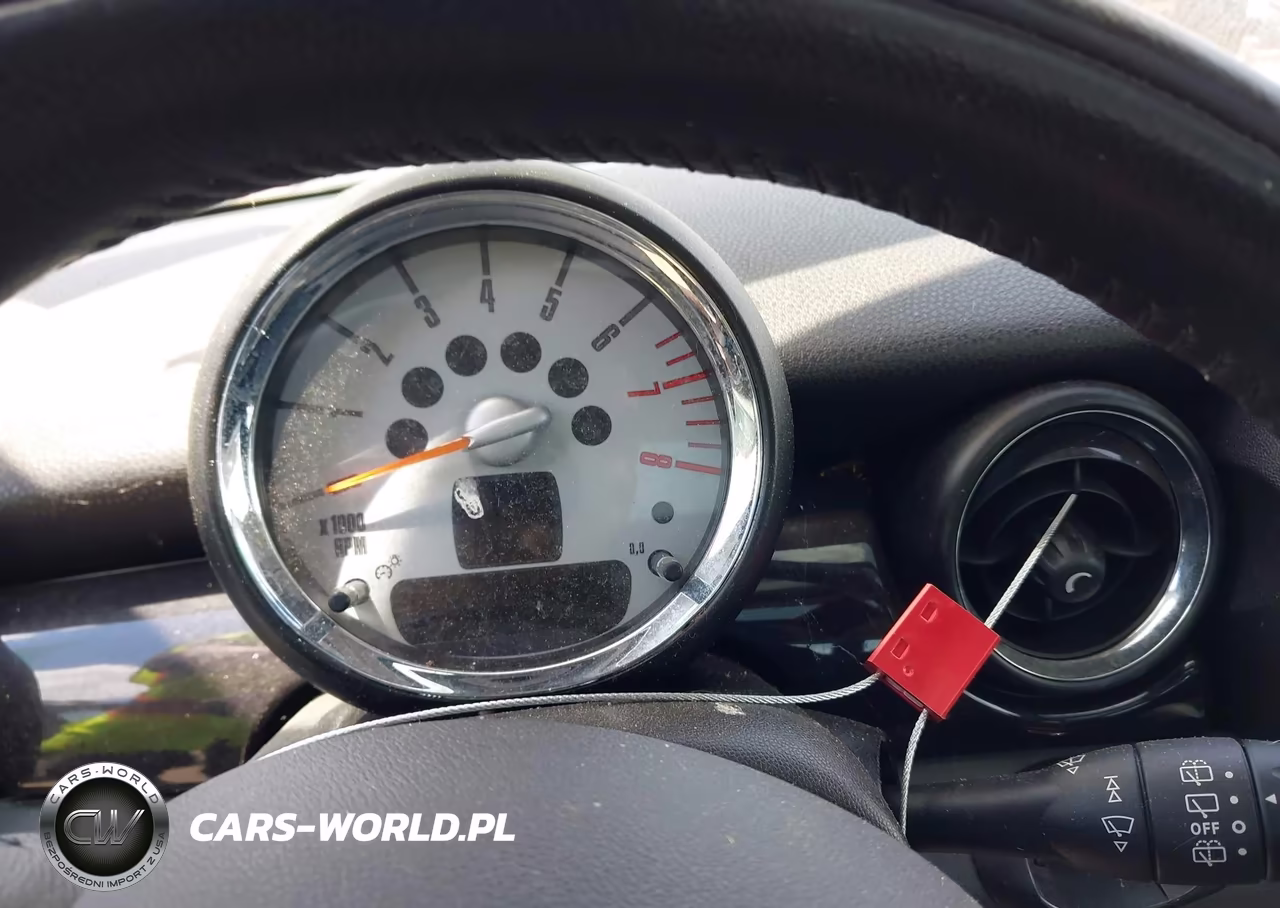 2010 Mini Cooper Clubman VIN:WMWML3C56ATX51649 - 15