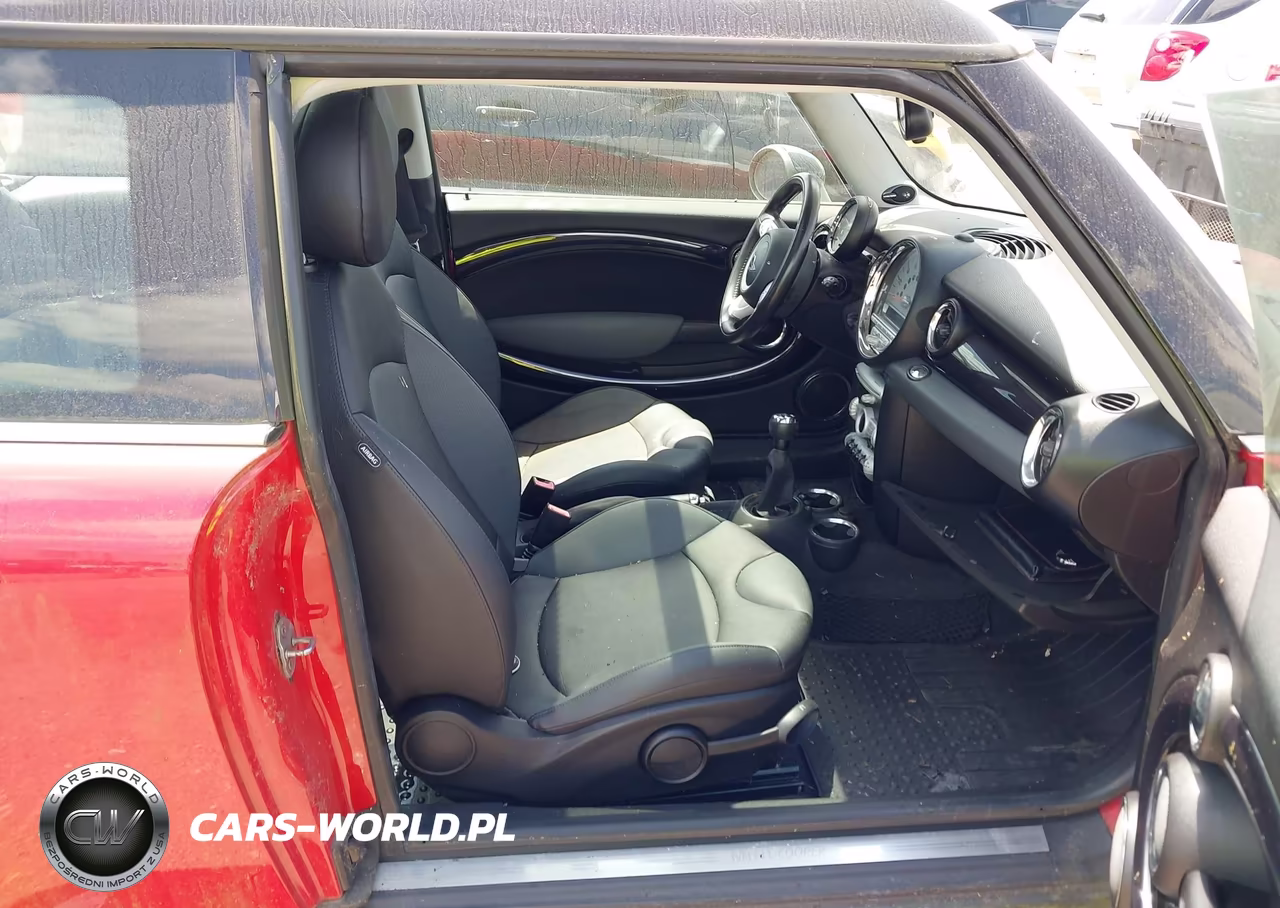 2010 Mini Cooper Clubman VIN:WMWML3C56ATX51649 - 5