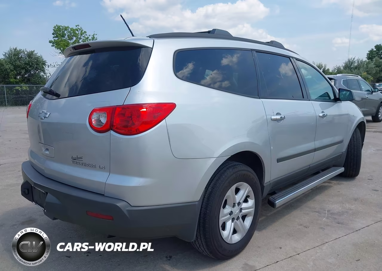 2012 Chevrolet Traverse Ls VIN:1GNKREED9CJ409675 - 4