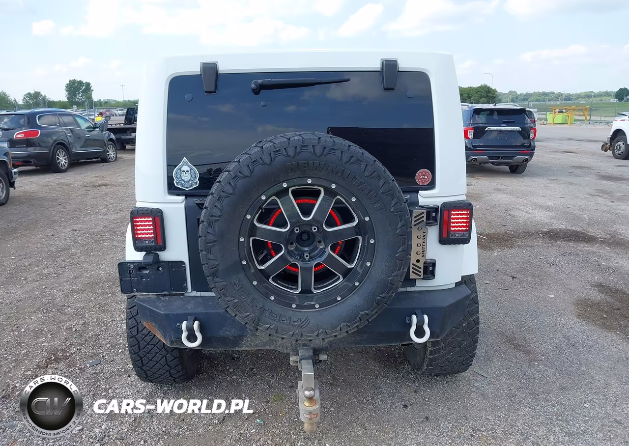 2013 Jeep Wrangler Unlimited Sahara VIN:1C4BJWEG5DL666886 - 16