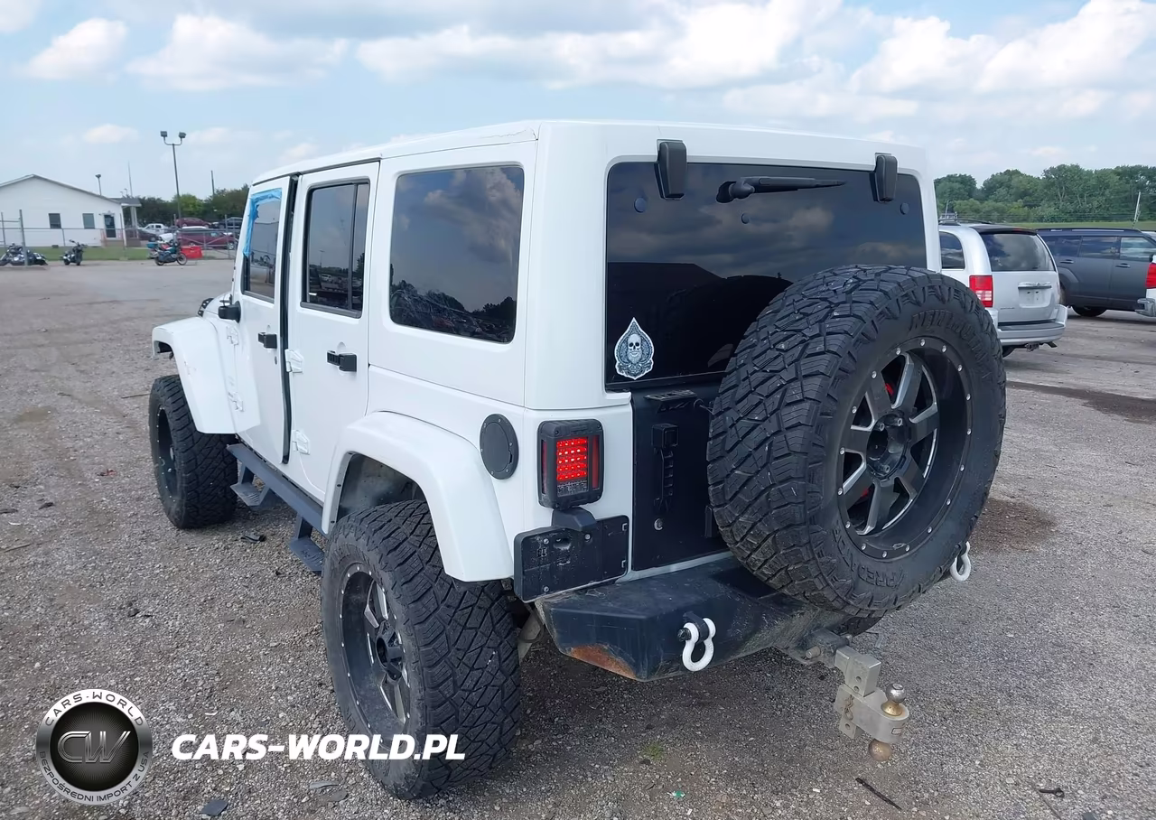 2013 Jeep Wrangler Unlimited Sahara VIN:1C4BJWEG5DL666886 - 3